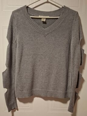 Kaisely Gray V-Neck Cold-Shoulder Sweater